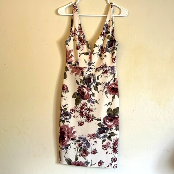 Women’s size small floral dress from Windsor - Picture 2 of 7